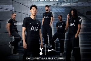 熱刺發(fā)布25-26賽季客場(chǎng)球衣：黑色主色調(diào)，白色隊(duì)徽+贊助商標(biāo)志