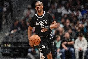 記者：雄鹿有意保羅以提升后場(chǎng)深度 但普遍預(yù)計(jì)他會(huì)去太陽(yáng)或快船