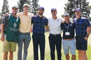 ????庫(kù)里曬參加塔霍湖高爾夫名人賽動(dòng)態(tài)：感謝整個(gè)周末的愛