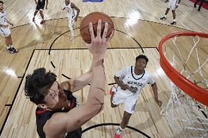 徐靜雨：楊瀚森完全碾壓米西&奎因 小楊絕對有資格打常規(guī)賽先發(fā)了