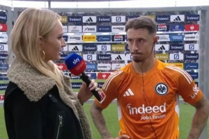 多特總監(jiān)凱爾的記者女友談采訪烏龍：將球員認(rèn)錯(cuò)，我很尷尬很惱火