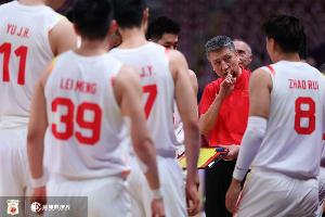 媒體人：水平?jīng)]提升 單節(jié)打幾分鐘都無(wú)法讓我們適應(yīng)FIBA的高強(qiáng)度