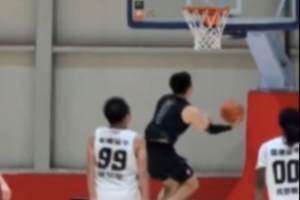 深圳訓(xùn)練賽集錦??這拉桿上籃2+1是誰(shuí)？??