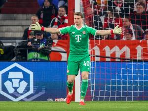 烏爾比希禁區(qū)外停球時(shí)皮球碰手臂，主裁：因?yàn)榉磸椙蜻@球沒(méi)有問(wèn)題