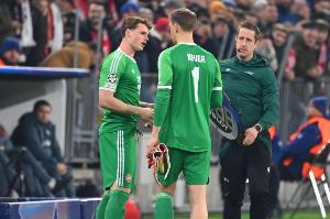 記者：拜仁主力今日在室內(nèi)訓(xùn)練，17歲后腰蘭貝首次參與合練