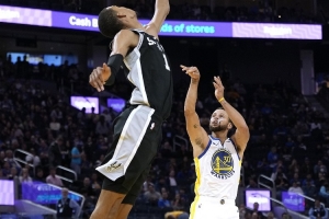 徐靜雨：庫里用一場爆發(fā)帶隊贏球&解決問題 用行動說話&小球GOAT