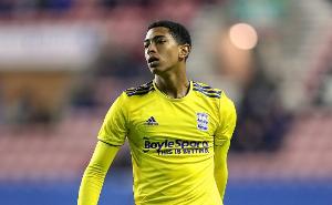 前隊友稱贊貝林厄姆：他曾穿襠隊友后被放倒，但他爬起來又做一次