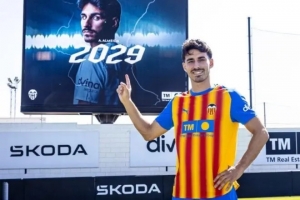 馬卡：瓦倫西亞中場安德烈·阿爾梅達一年換三家經(jīng)紀公司