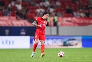 冠軍圣體??36歲老將張琳芃獲第11座中超冠軍！生涯20冠！