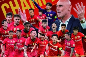 中超官方發(fā)布海港奪冠海報(bào)：團(tuán)結(jié)一心淬煉成金，三連奪冠鑄就傳奇