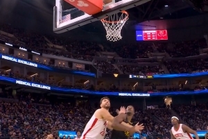 看得準(zhǔn)！巴特勒籃下出手造申京犯規(guī) 火箭挑戰(zhàn)成功&吉米犯規(guī)在先