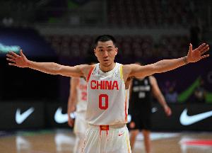 中國男籃首發(fā)：高詩巖、胡明軒、朱俊龍、曾凡博、周琦