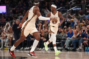 4前場(chǎng)板很有侵略性！巴特勒半場(chǎng)9中3 得到11分6板5助&正負(fù)值+12