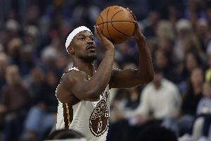 巴特勒談摔倒：屁股著地了當時確實有點疼 但現(xiàn)在沒事了