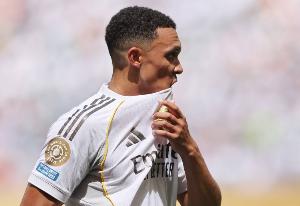 愿無大礙！馬卡：皇馬方面稱，阿諾德和卡馬文加的傷情令人擔(dān)憂