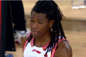 效率不算高！史密斯21中8拿到26分5板11助1斷