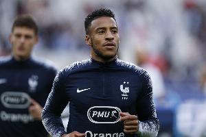 里昂轉(zhuǎn)發(fā)法國的世界杯抽簽對陣，并“呼吁”德尚召入中場托利索