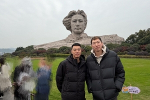 周琦曬與翟曉川等隊(duì)友的合照：十年又來橘子洲頭 我倆一隊(duì)了