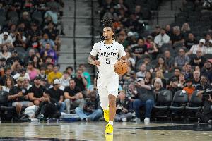 此前已連續(xù)缺席9場！今日馬刺對陣鵜鶘 卡斯?fàn)枌⒋蟾怕食鰬?zhàn)