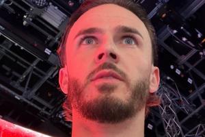 ??現(xiàn)場(chǎng)吃瓜！卡拉格怒噴薩拉赫8分鐘，熱刺中場(chǎng)麥迪遜一臉震驚