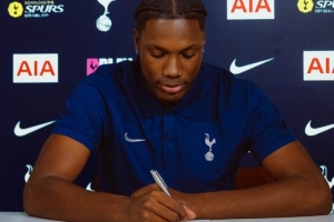 官方：17歲熱刺青訓(xùn)新星拜菲爾德簽下職業(yè)生涯首份合同