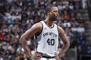 有點(diǎn)懵！巴恩斯首節(jié)8投2中僅得4分1板1斷 三分球6中0沒找到筐