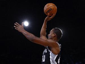 命中率差一半還多！首節(jié)雷霆三分10投3中 馬刺三分14中2