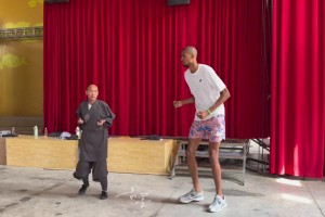 ??這個身高差屬實(shí)有些委屈文班了！