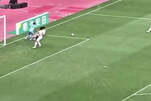 效力英超BIG6！熱刺新中衛(wèi)高井幸大近14次搶斷破壞合集！