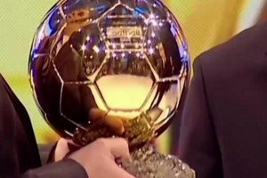 球王成長時(shí)！09年首次斬獲金球獎的梅西！一切都是那么美好！