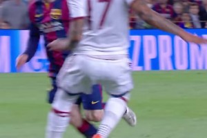 過不去了！歐冠官方曬梅西犯罪式過人晃倒博阿滕進(jìn)球：永恒??