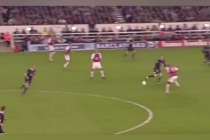 什么叫美麗足球？不敗賽季的槍手，將足球踢成了流動的藝術(shù)！