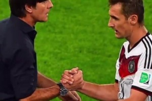 網(wǎng)友惡搞：足壇某種“味道”的傳遞！梅西嘔吐的原因找到了！