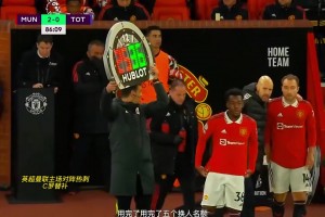 曼聯(lián)時(shí)期真是C羅最后的巔峰了，那個(gè)時(shí)候感覺(jué)動(dòng)作還沒(méi)這么僵硬