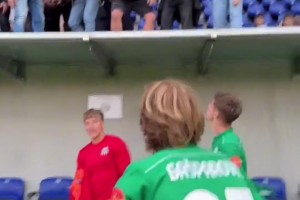 太像魔笛了??斯洛伐克球隊(duì)彼得扎爾卡的隊(duì)長加什帕羅維奇