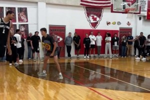 文班出席馬刺隊(duì)的社區(qū)互動與球迷交流， 看的出來很快樂??