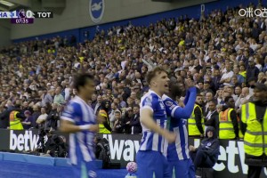 輕松寫意！明特單刀騙過門將推空門得手，布萊頓1-0領(lǐng)先熱刺