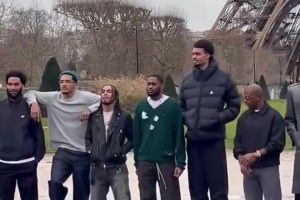 文班亞馬2米24的高個子，在埃菲爾鐵塔下也是小小一只