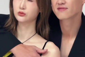 酷喔！周鵬攜嬌妻合拍視頻：中秋快樂(lè)，闔家幸福美滿(mǎn)！