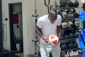 好兄弟！名場(chǎng)面：看內(nèi)馬爾送上空接助攻巴特勒“暴扣”！