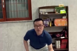 徐靜雨被網(wǎng)友質(zhì)疑籃球技術(shù)太菜，靜雨隨后上傳自己運(yùn)球訓(xùn)練視頻