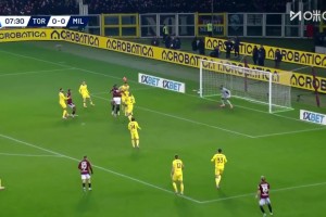 米蘭開(kāi)局不利！托莫里手球送點(diǎn)，弗拉希奇主罰一蹴而就