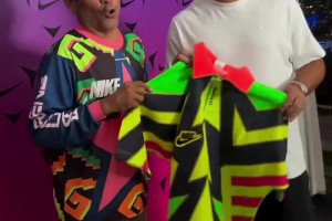 花蝴蝶和外星人！花蝴蝶老了還是花??